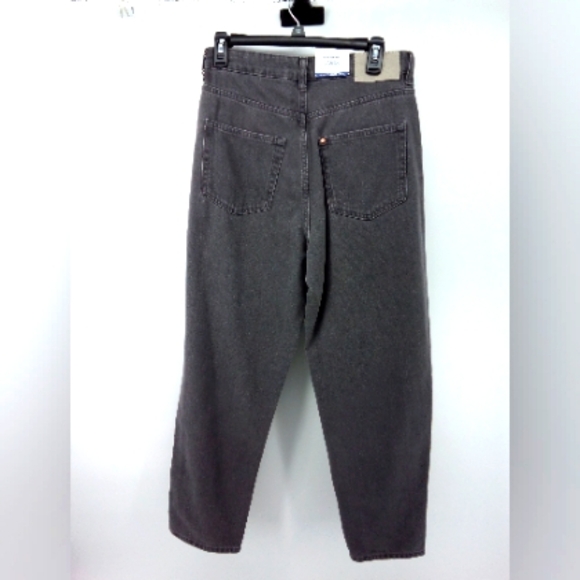 NWT H&M Ultra High Waist Ankle Length Loose Mom Jeans in Distressed Black 6 - Picture 4 of 11